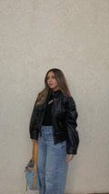 Bomber cuello alto negra