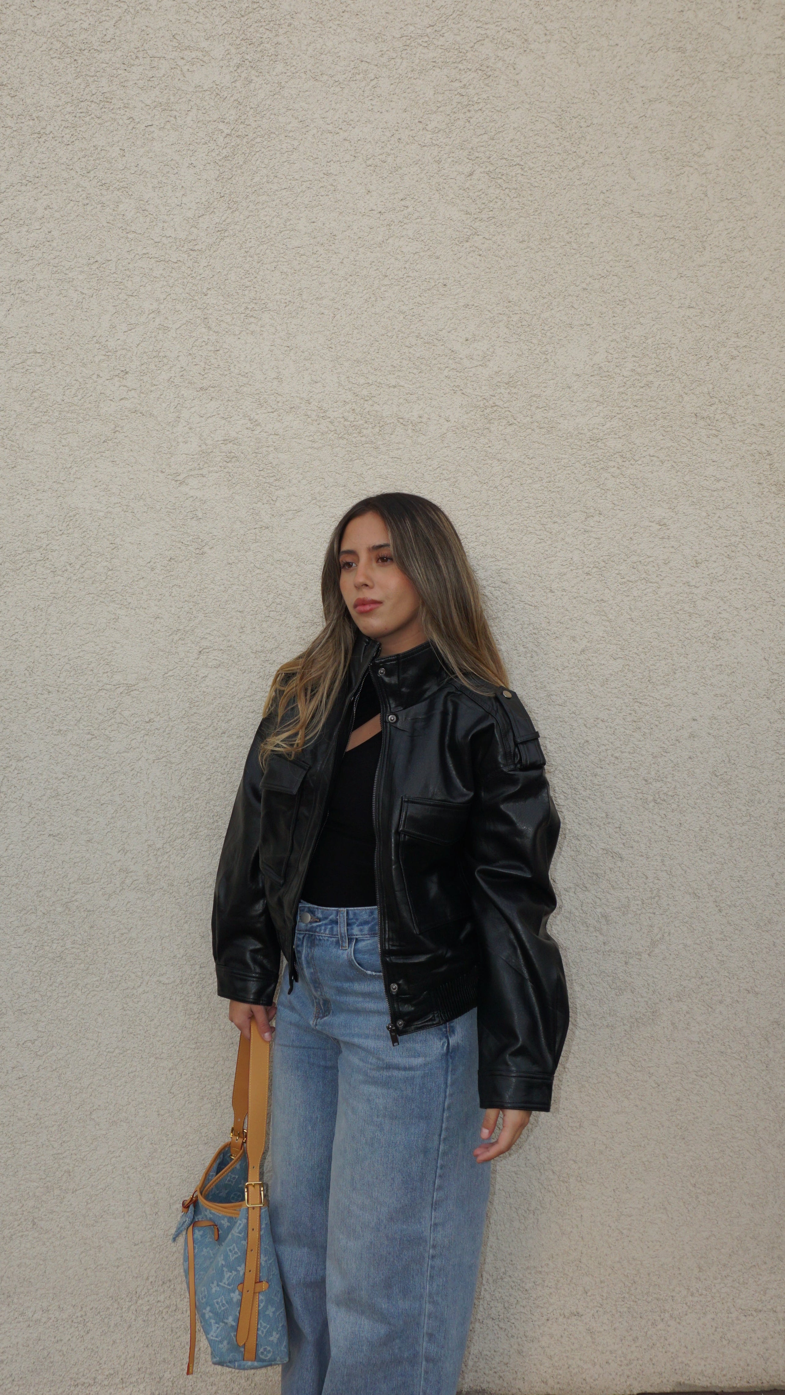 Bomber cuello alto negra